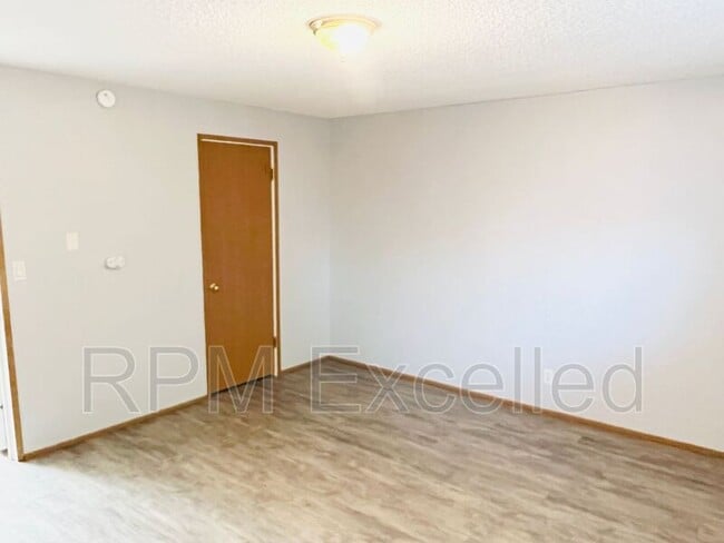 Building Photo - 1122 Lafayette St S