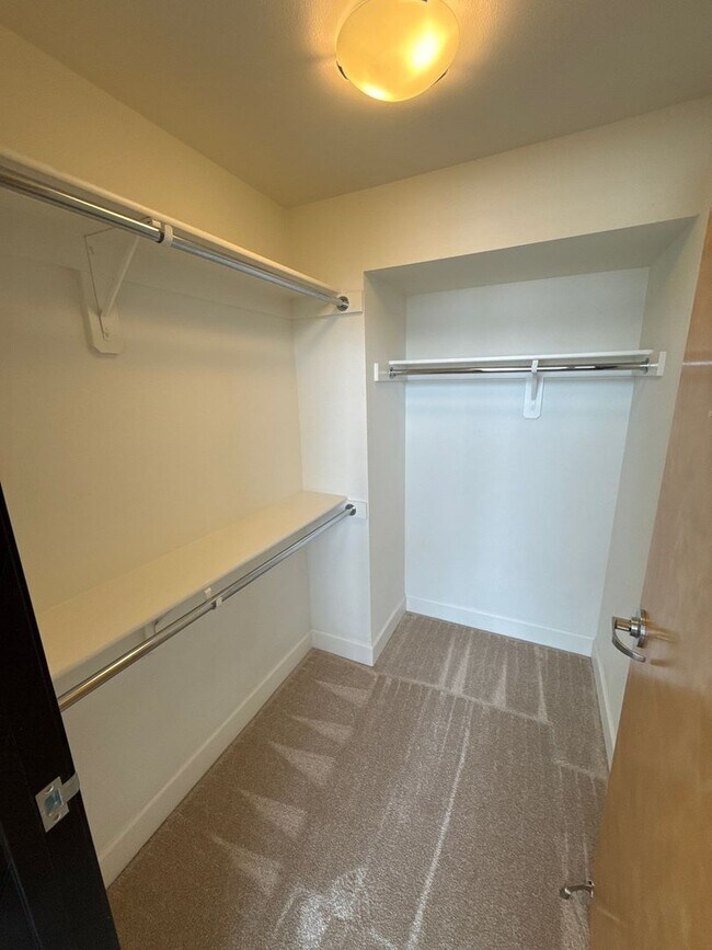 Building Photo - 160 Liberty St NE