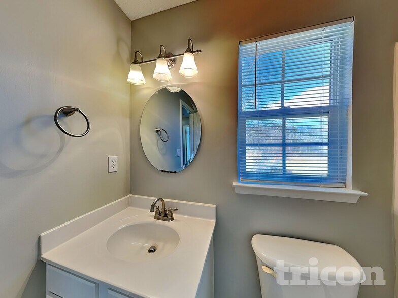 Building Photo - 124 Grayland Rd
