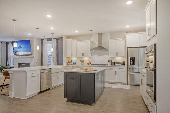 Building Photo - Refined Living in Midtown Nexton