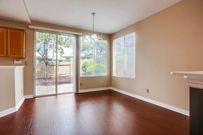 Building Photo - Desirable 3 Bedroom 2 Bath in Ivey Ridge C...