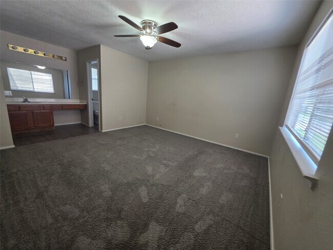 Building Photo - 2777 Forest Point Dr