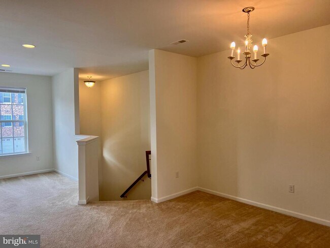 Building Photo - 654 Jacobsen Cir