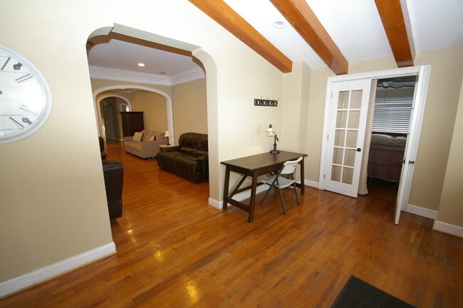 Building Photo - 865 Virginia Cir NE