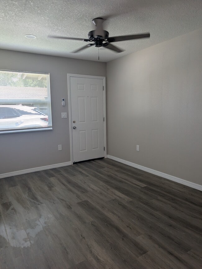 Building Photo - 1040 Ola Dr