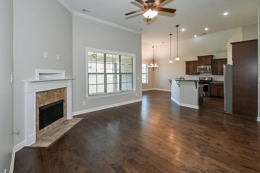 Building Photo - 40 Donna Lyn Dr