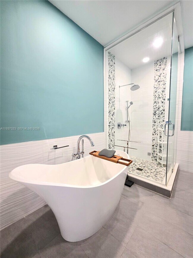 Building Photo - 310 Poinciana Island Dr