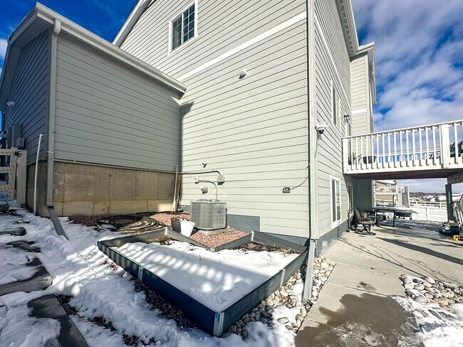 Building Photo - Grand 6bd 4ba Crystal Valley home with an in-law suite!!!