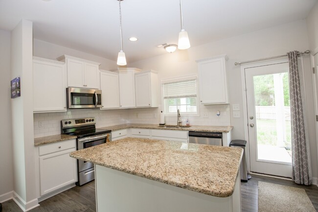 Building Photo - "Spacious 4 Bed, 2.5 Bath Rental in Vass, ...