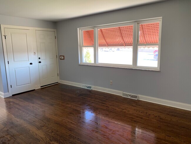 Building Photo - 5014 E 71st St