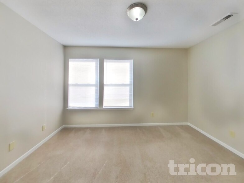 Building Photo - 13460 N Carwood Ct