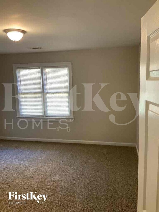 Building Photo - 1395 Oakengate Dr