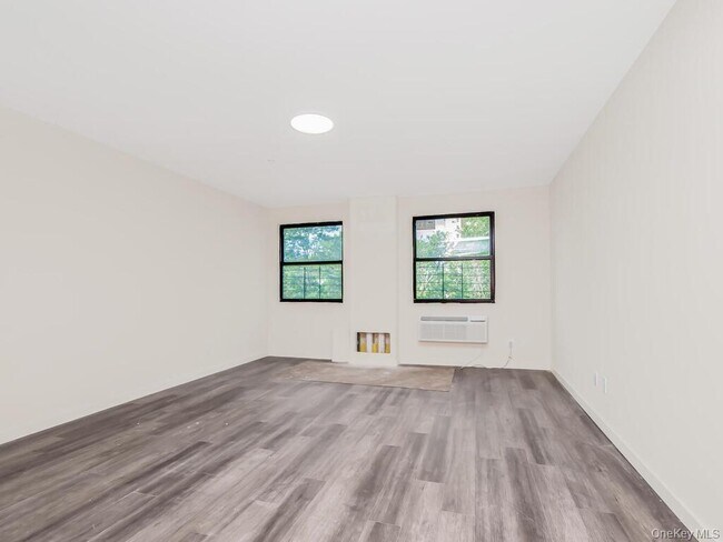 Building Photo - 409 Warburton Ave