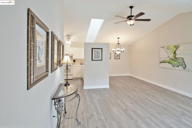 Building Photo - GREAT BRENTWOOD LOCATION IN THIS WONDERFUL CENTRALLY LOCATED COMMUNITY; GREAT CONDITION AND MOVE ...