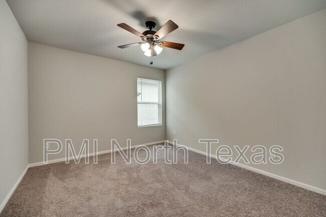 Building Photo - 4544 Hemingway Ave