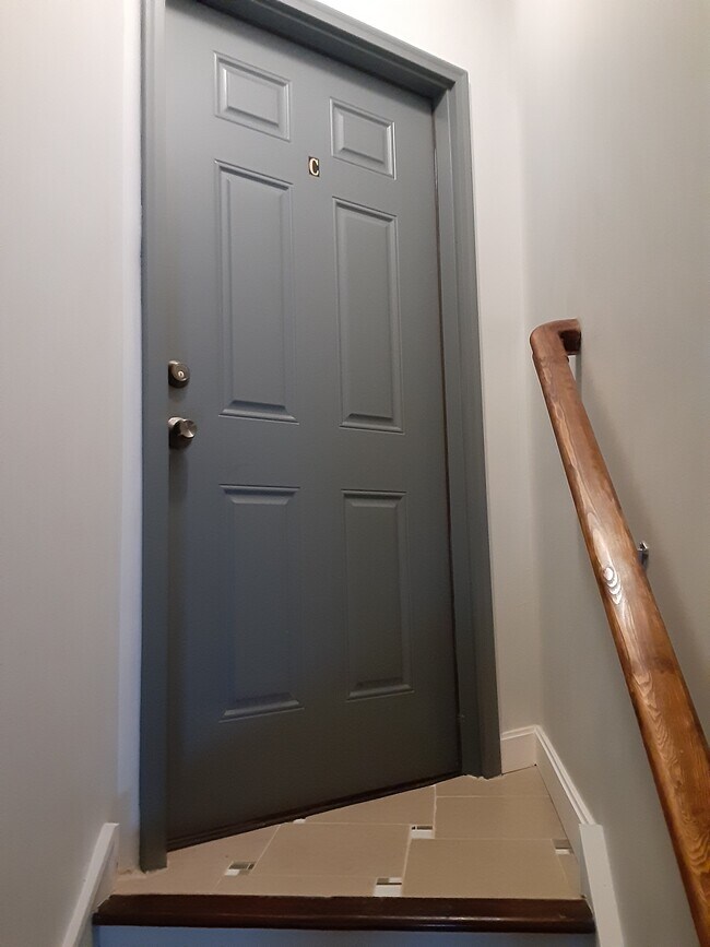 Building Photo - 1212 W Erie Ave