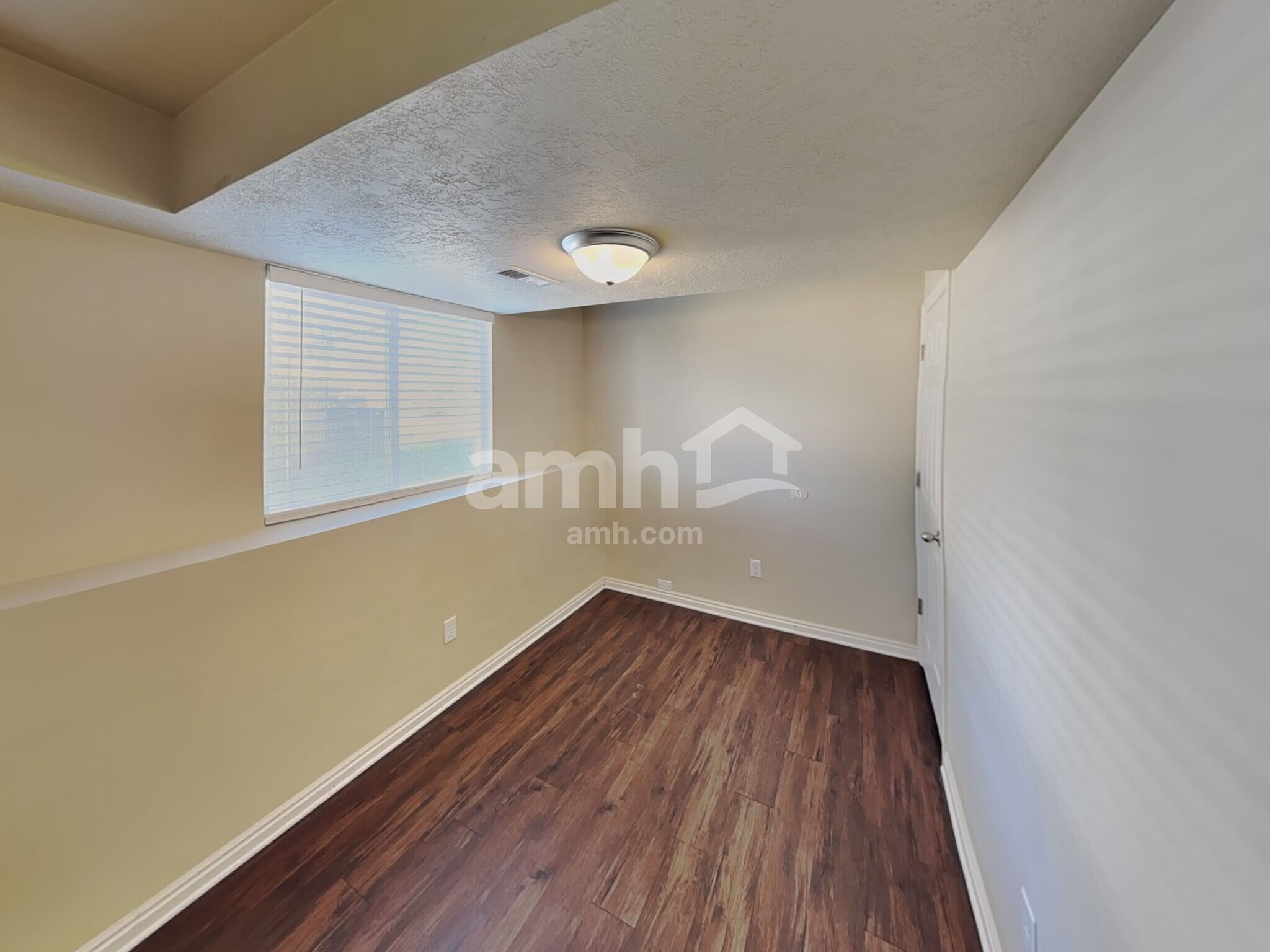 Building Photo - 1991 W 550 N