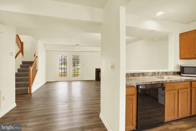 Building Photo - 903 Cambridge Ct