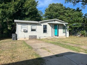 Building Photo - 1610 N Anglin St