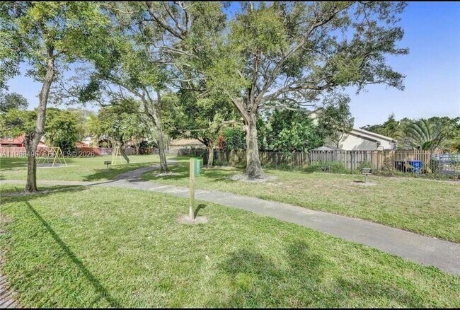 Building Photo - 2900 NW 69th Ct