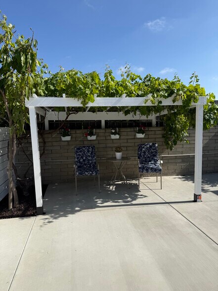 Building Photo - 508 Leghorn Ave