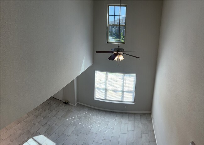 Building Photo - 2400 Greystone Dr