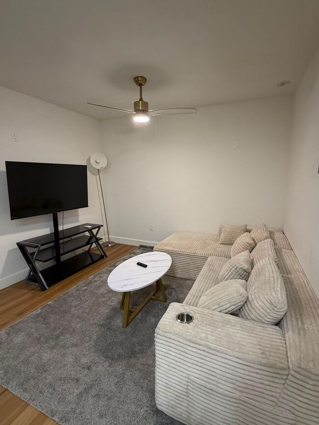 Building Photo - Charming 1-Bedroom Home in a Prime Northwest Location