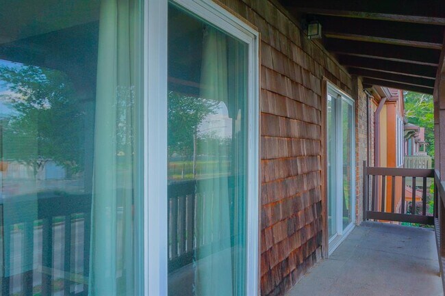 Building Photo - 10526 Hammerly Blvd