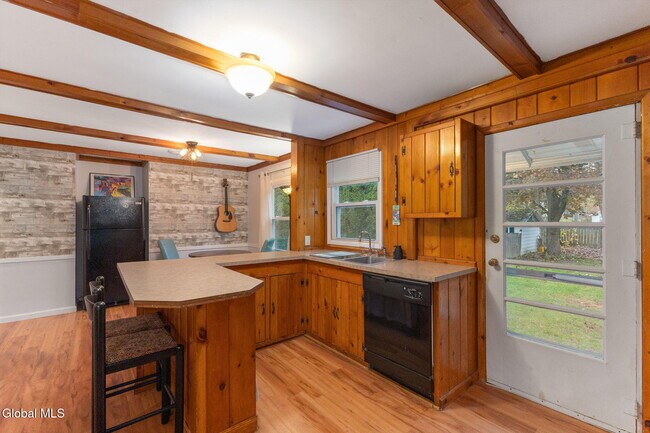 Building Photo - 56 Monroe St