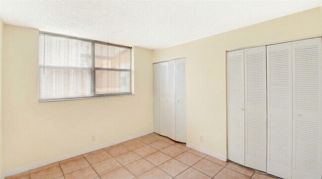 Building Photo - 470 Executive Center Dr