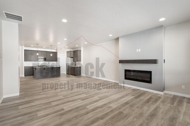 Building Photo - 1329 N Tschirley St