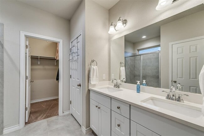 Building Photo - 5921 Lehman Way
