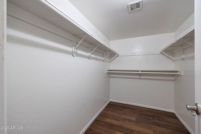 Building Photo - 601 W Coral Gables Dr