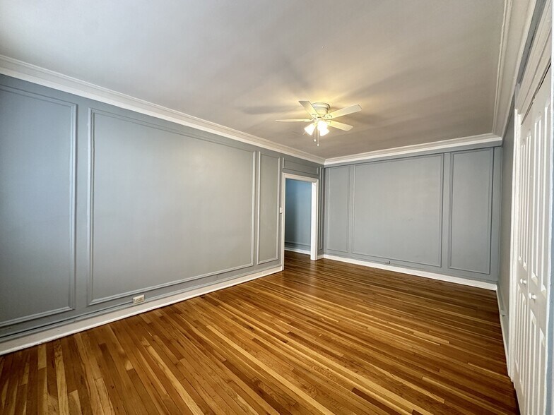 Building Photo - 1363 W Estes Ave