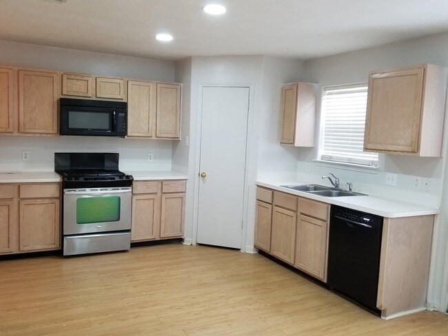 Building Photo - 839 Autumn Point Ln