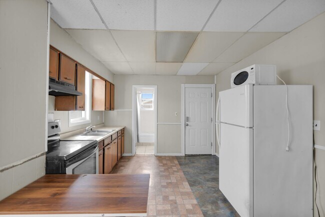 Building Photo - 137 N 7th St