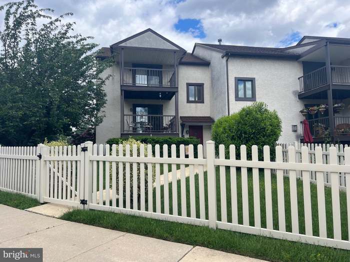 Building Photo - 801 Cambridge Cir