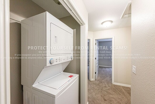 Building Photo - 758 W Breeze Cove