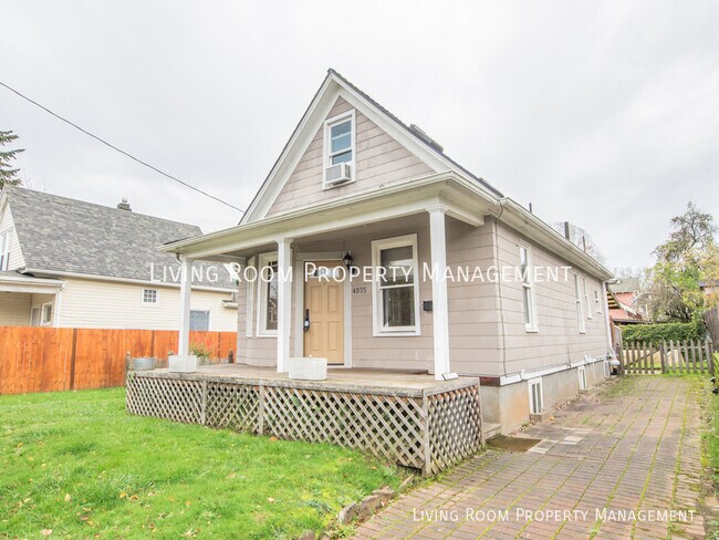 Building Photo - Bright Oversized Basement Apartment in Alb...