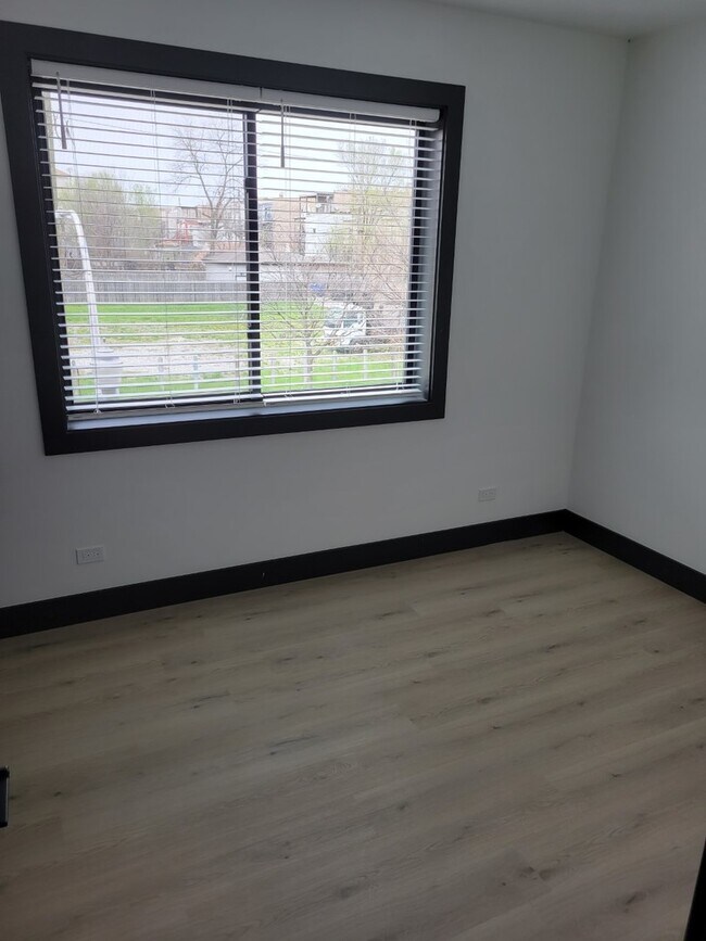 Building Photo - 6500 S Ingleside Ave