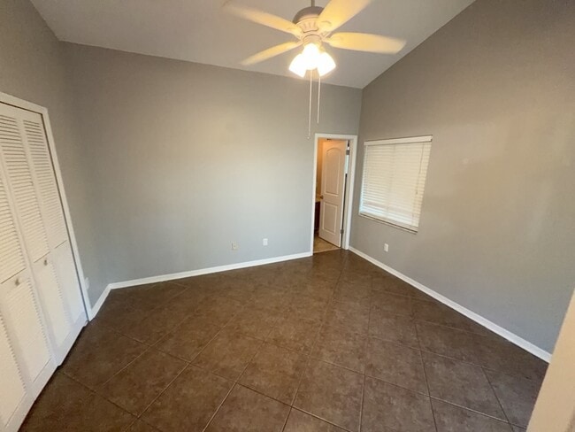 Building Photo - 2201 Grasmere Dr