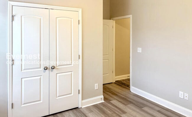 Building Photo - 130 Shrewsberry Dr