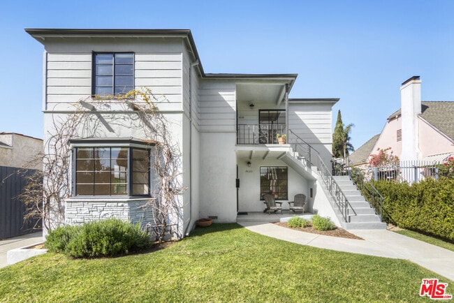 Primary Photo - 1031 S Tremaine Ave