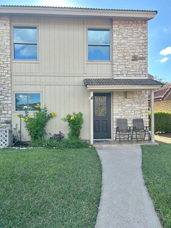 Primary Photo - 300 Lucy Ln