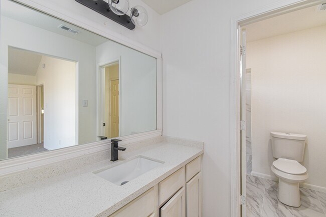 Building Photo - 30611 Country Meadows Dr
