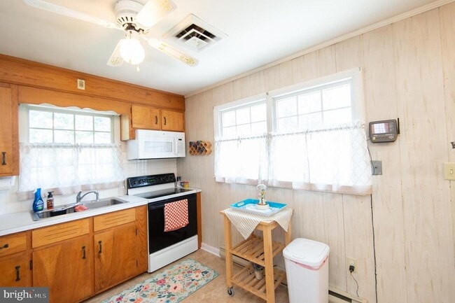 Building Photo - 110 Middle St