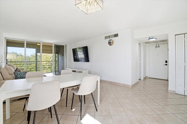 Building Photo - 9410 Tangerine Pl