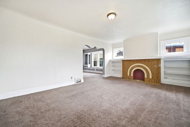 Building Photo - 3691 E 116th St