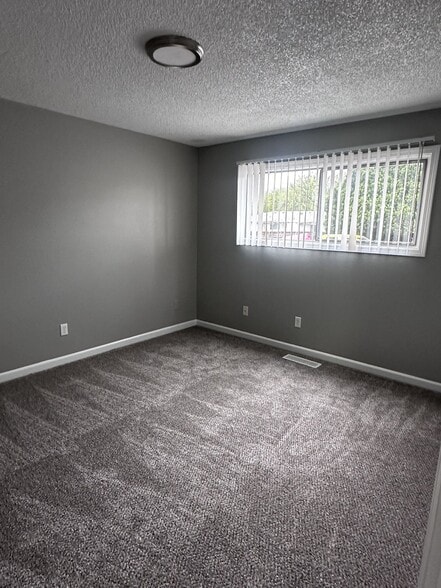 Building Photo - 1707 W 6th Ave