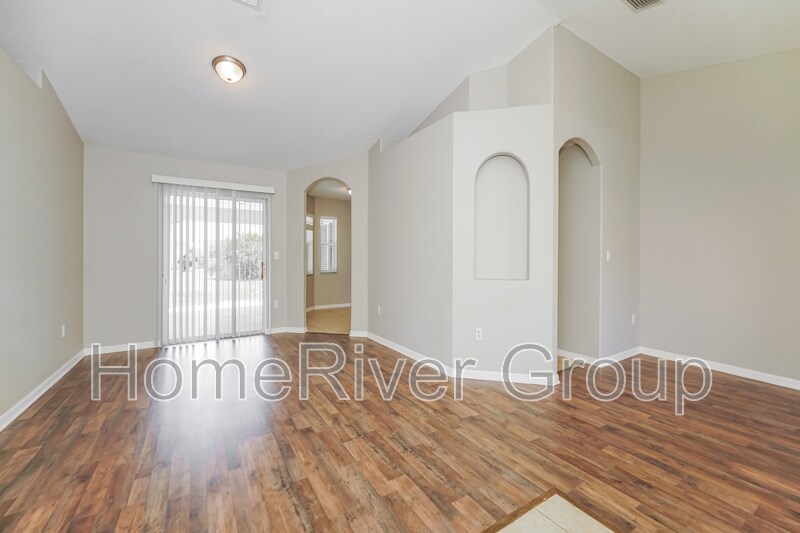 Building Photo - 20 Bressler Ln